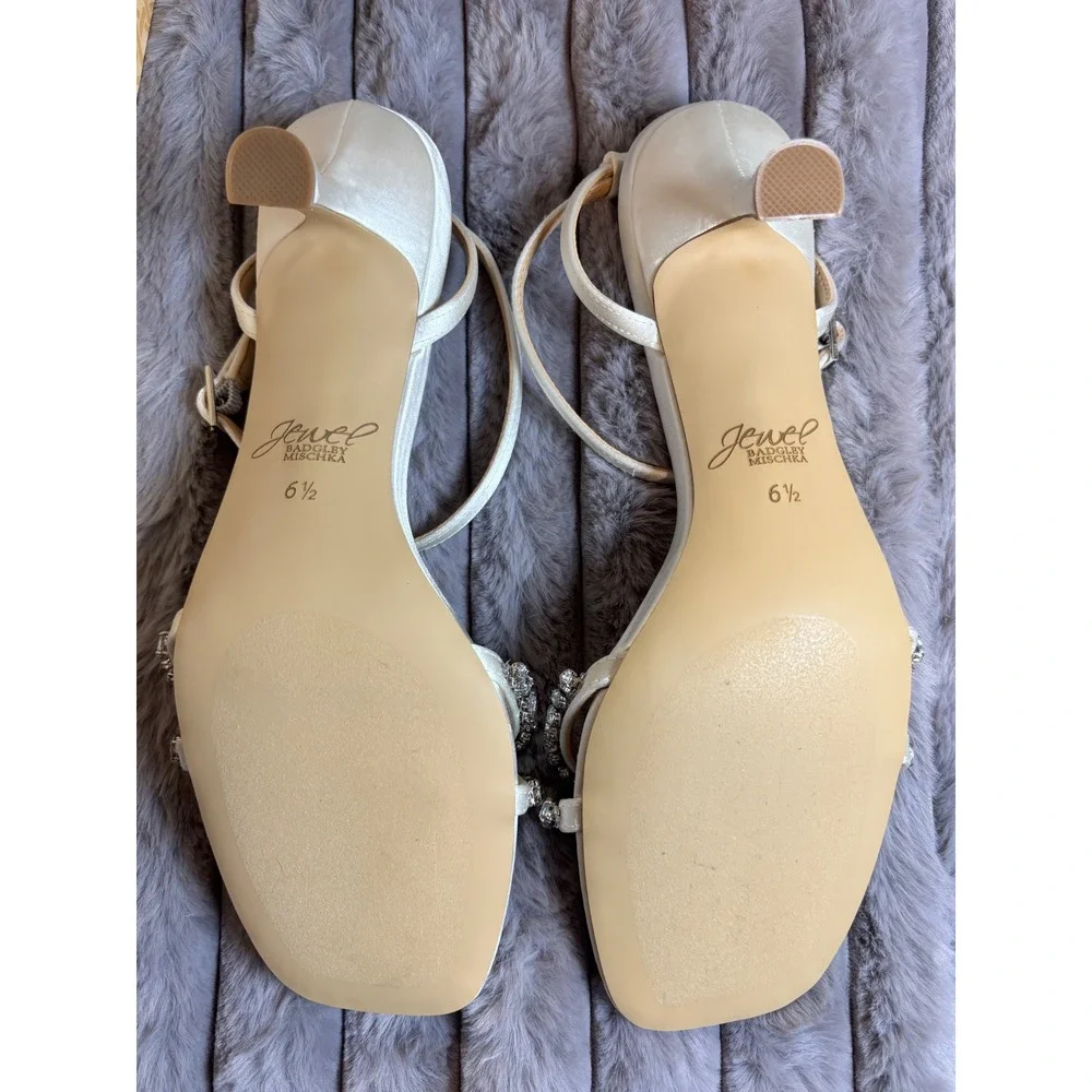 Jewel Badgley Mischka Nayla Sandals Women 6.5 Ivory Satin Rhinestone Kitten Heel